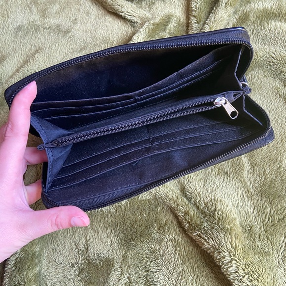 Tommy Hilfiger Purse And Wallet Set - Picture 4 of 4